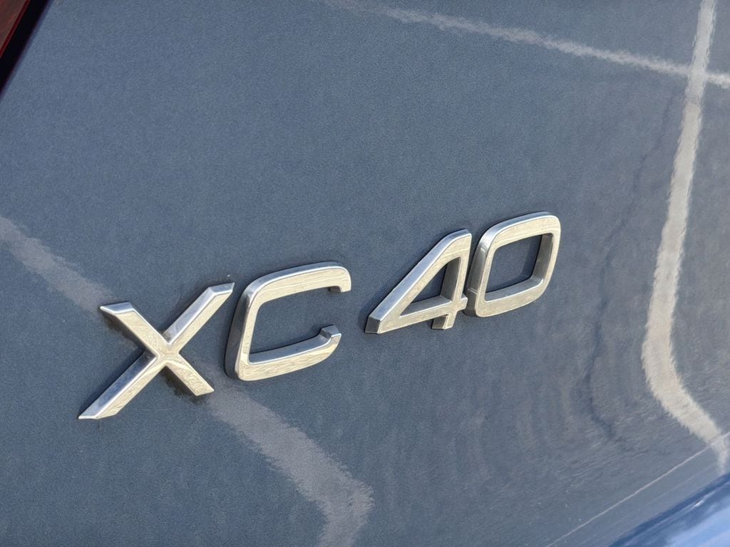 Thumbnail: 2021 Volvo XC40 - 15