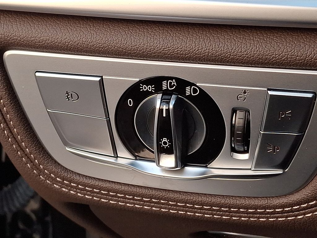 Thumbnail: 2019 BMW 7 Series - 23