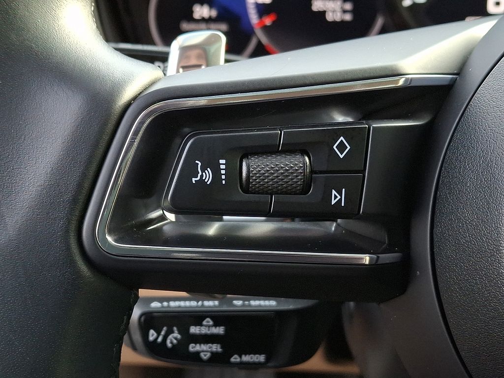 Thumbnail: 2022 Porsche Panamera - 18