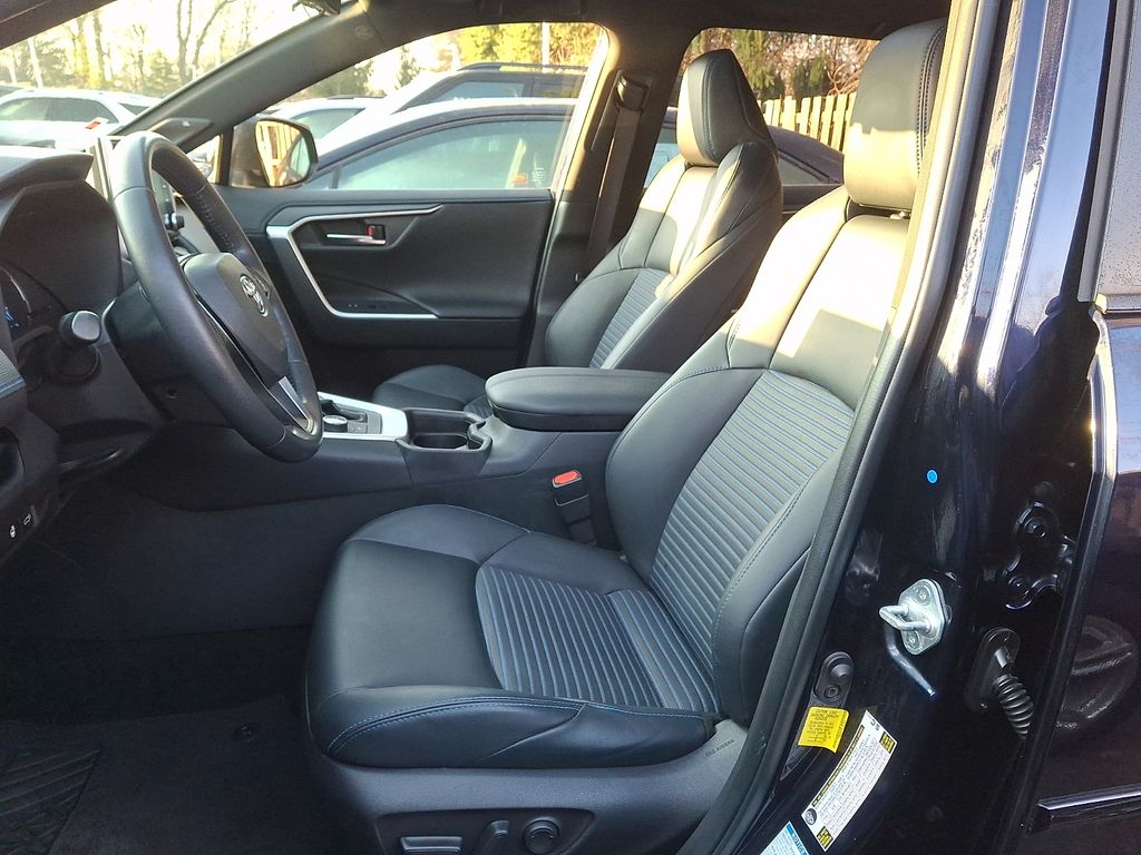 Thumbnail: 2020 Toyota RAV4 - 9