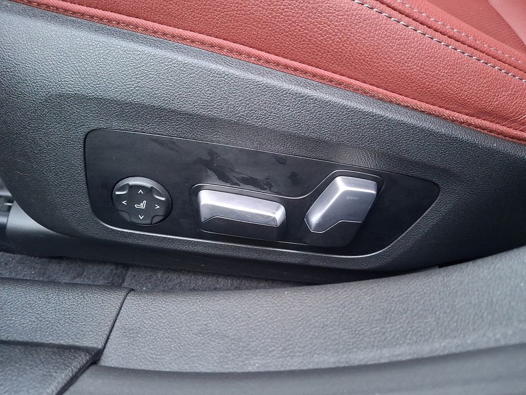 Thumbnail: 2023 BMW i4 - 10