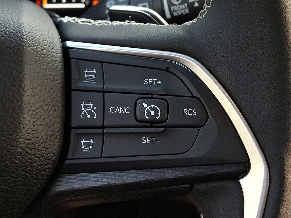 2023 Jeep Grand Cherokee Laredo 18
