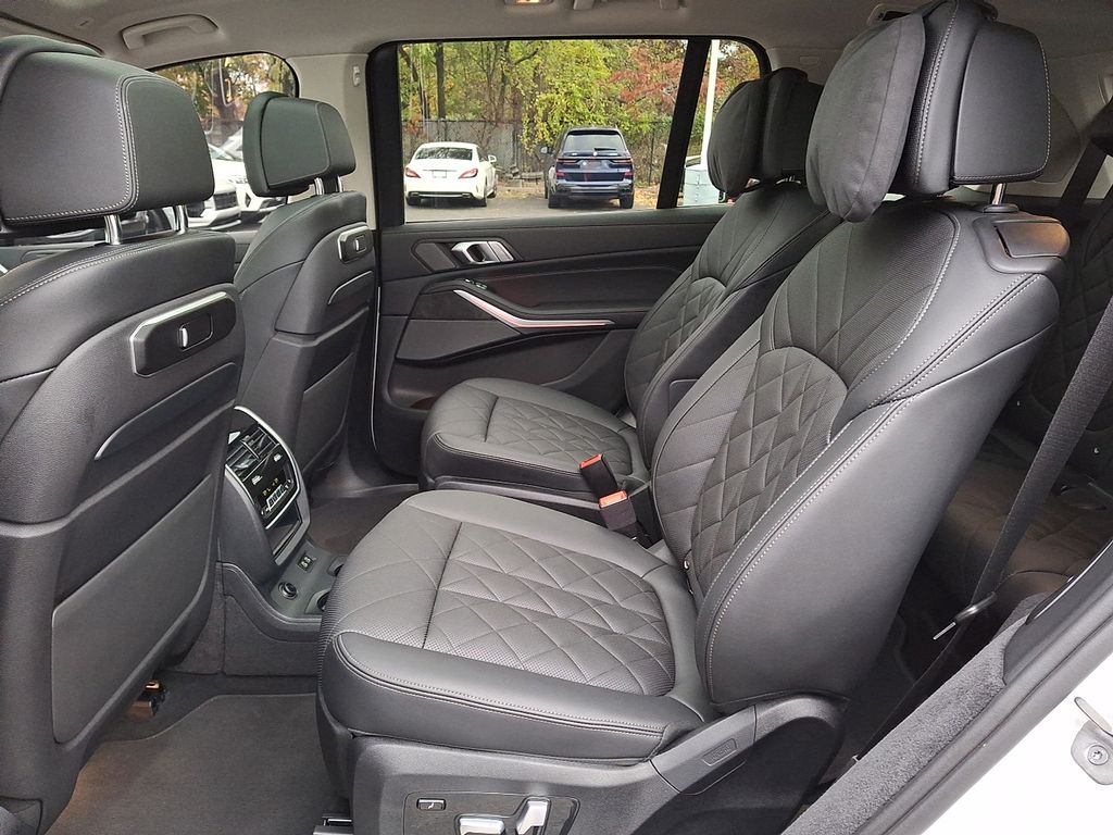 Thumbnail: 2024 BMW X7 - 8