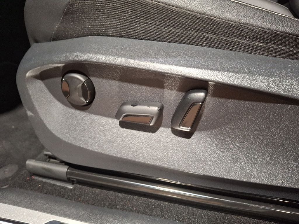 Thumbnail: 2023 Volkswagen Tiguan - 11