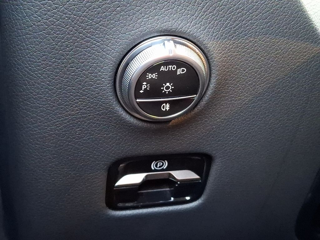 Thumbnail: 2023 Mercedes-Benz GLC - 22