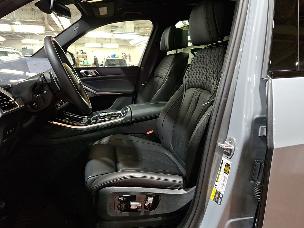 Thumbnail: 2025 BMW X5 - 10