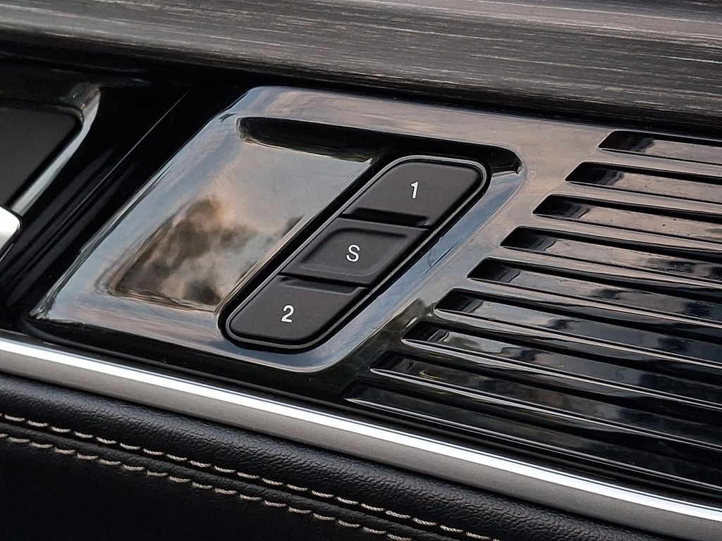 Thumbnail: 2024 Jeep Wagoneer - 24