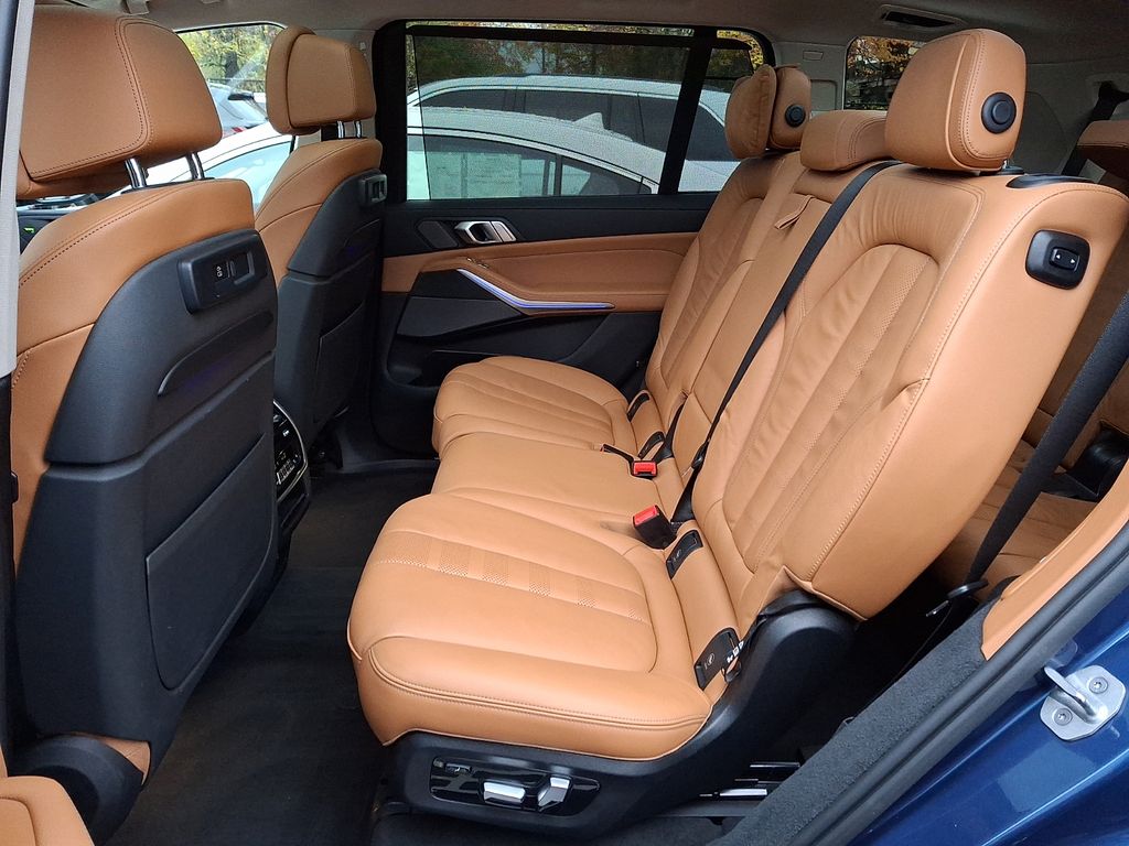 Thumbnail: 2021 BMW X7 - 7