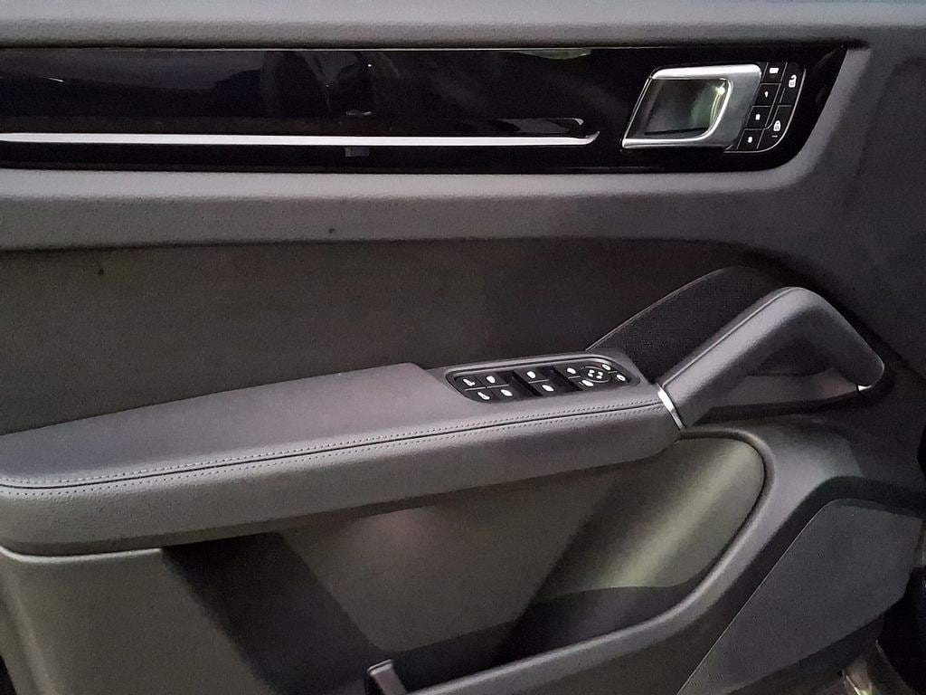 Thumbnail: 2023 Porsche Cayenne - 7