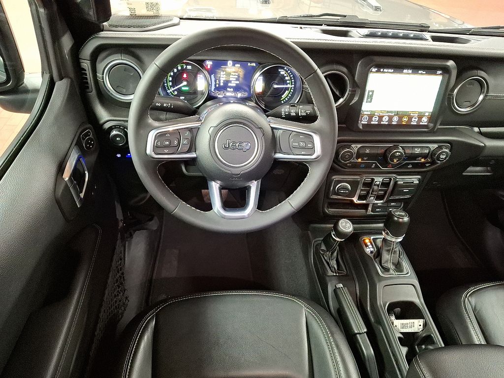 2023 Jeep Wrangler Sahara 9