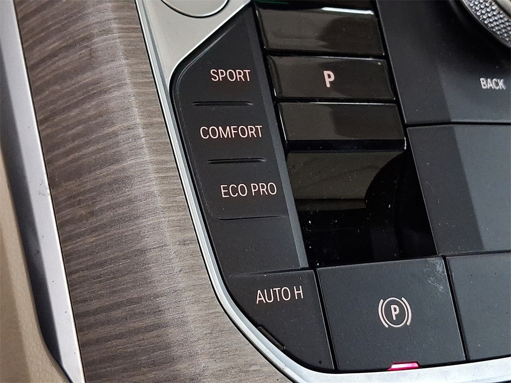 Thumbnail: 2025 BMW 3 Series - 22