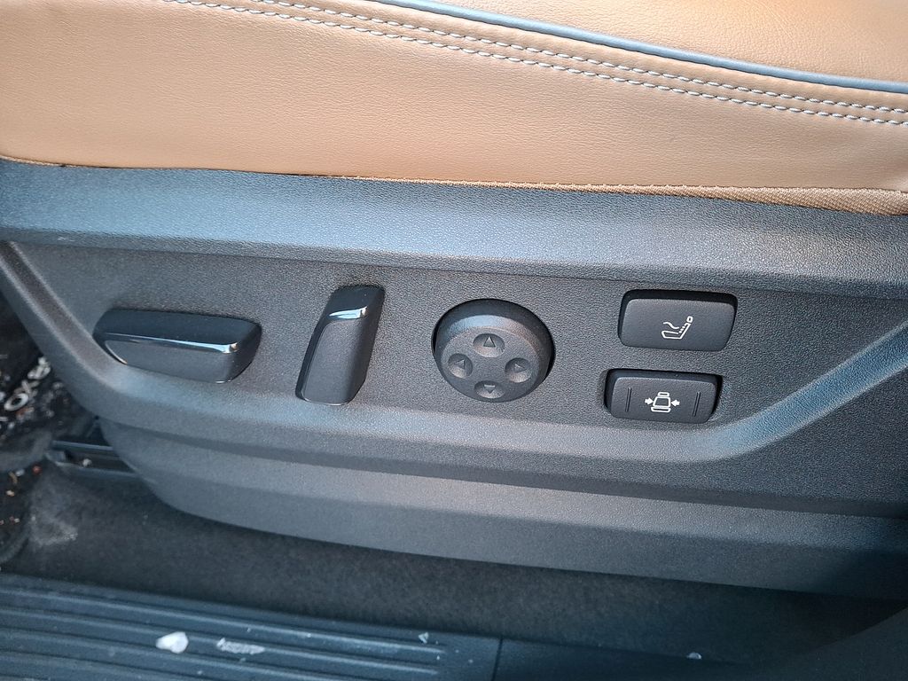 Thumbnail: 2025 INFINITI QX80 - 12