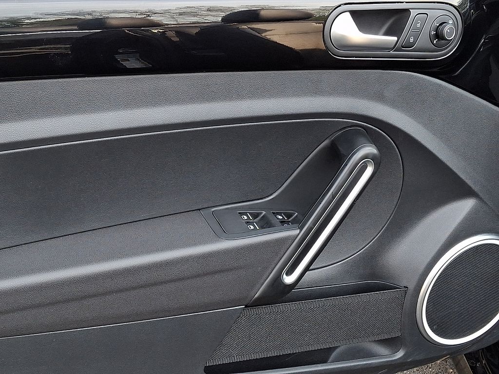 Thumbnail: 2019 Volkswagen Beetle - 9