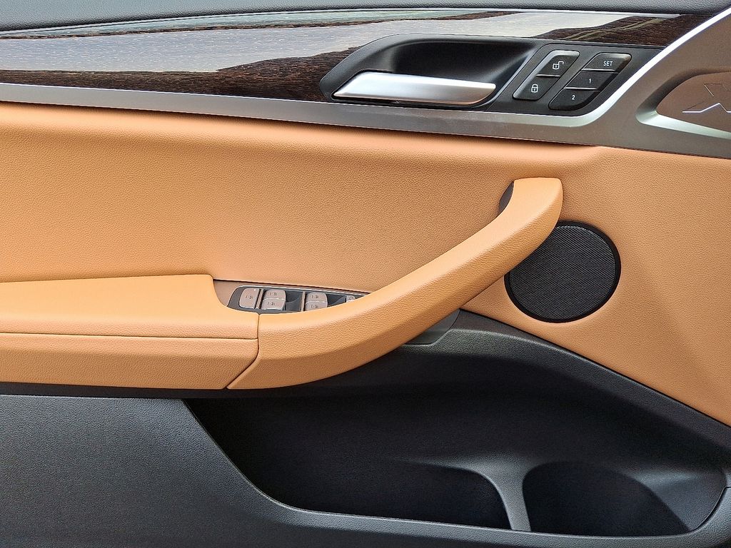 2025 BMW X4 xDrive30i 9