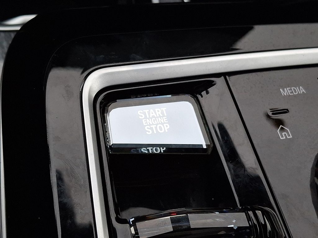 Thumbnail: 2023 BMW 7 Series - 18