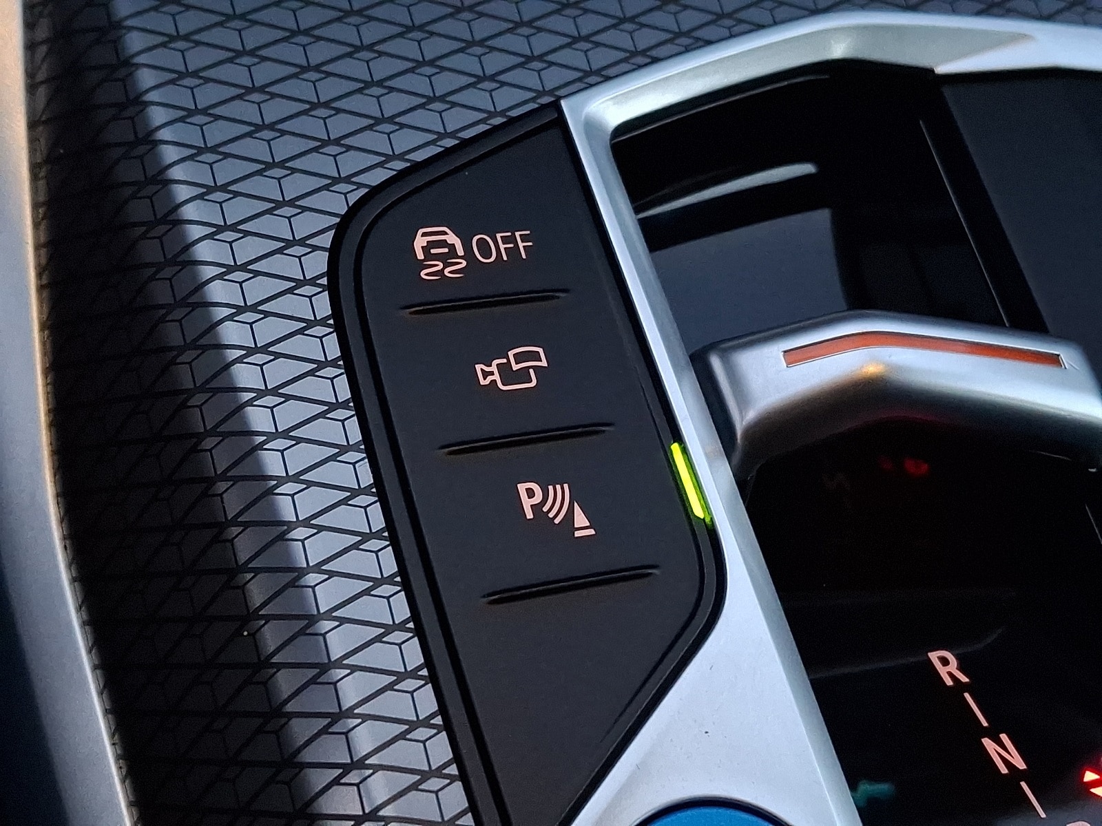 Thumbnail: 2025 BMW i4 - 21