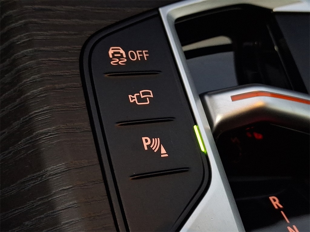 Thumbnail: 2025 BMW i4 - 16