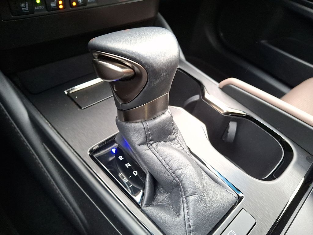 Thumbnail: 2023 Lexus ES - 12