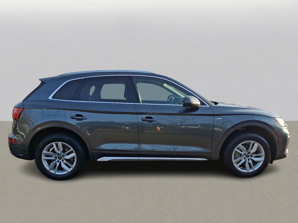 Thumbnail: 2022 Audi Q5 - 4