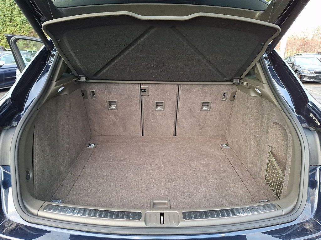 Thumbnail: 2022 Porsche Macan - 27