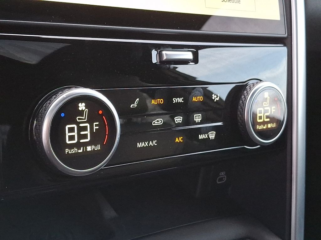 Thumbnail: 2025 Land Rover Discovery - 14