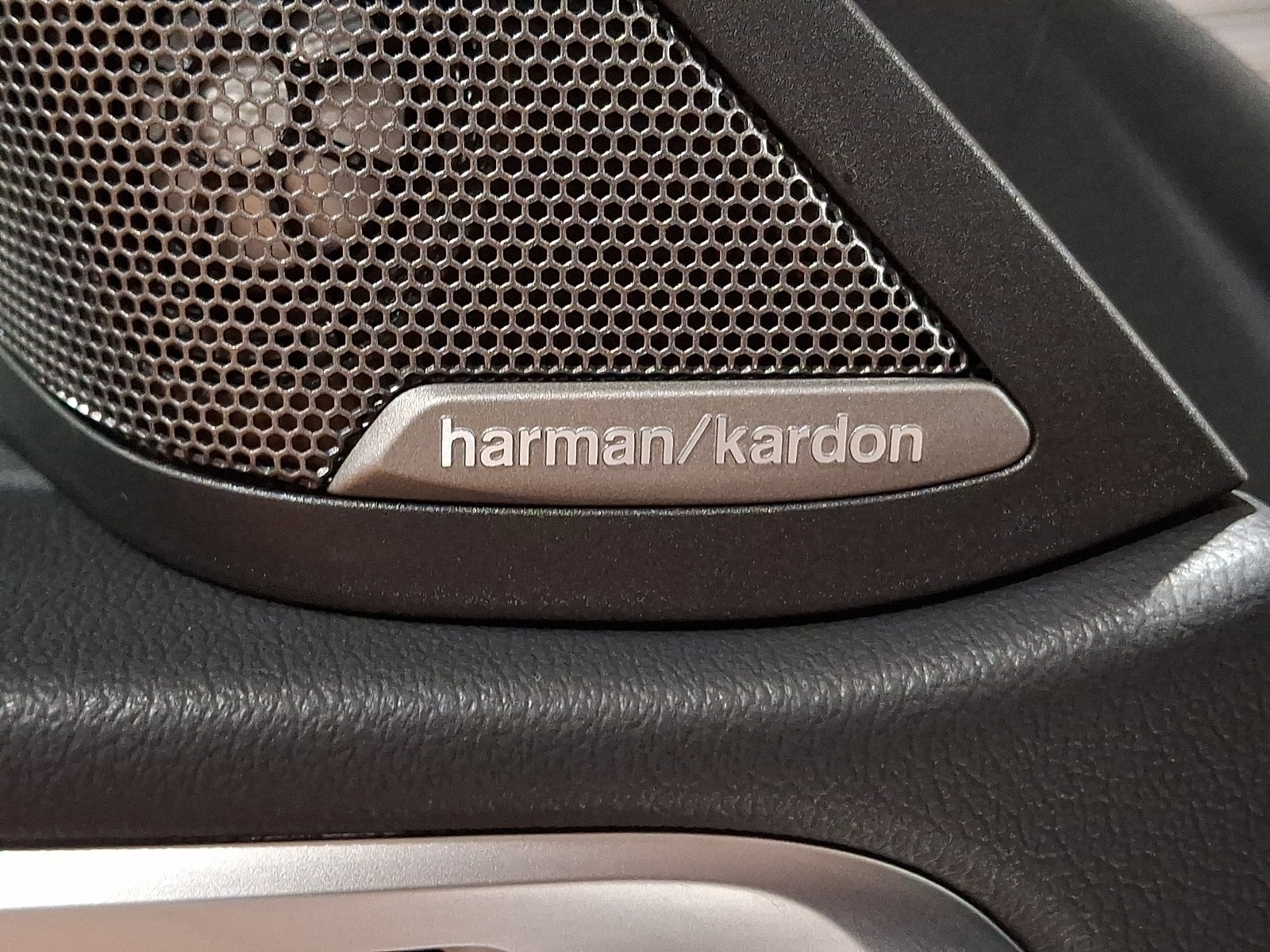 Thumbnail: 2025 BMW i4 - 23