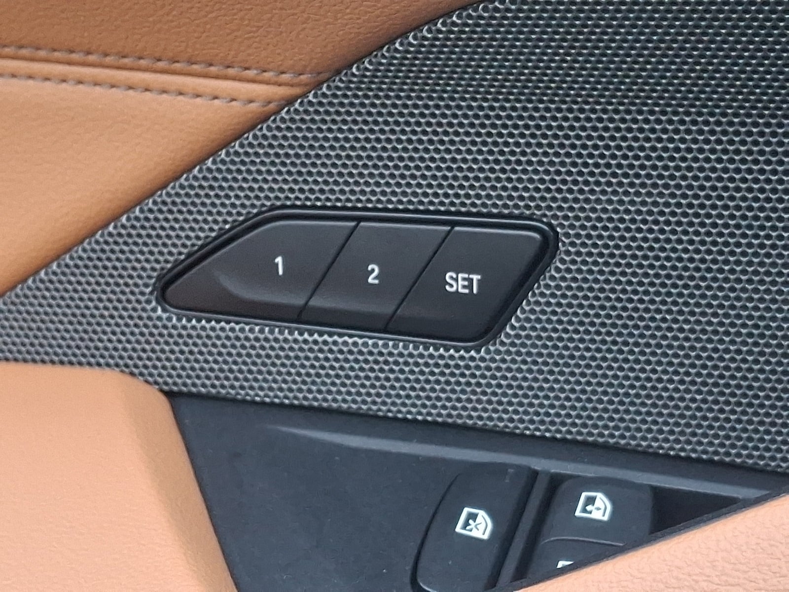 Thumbnail: 2025 BMW i4 - 25