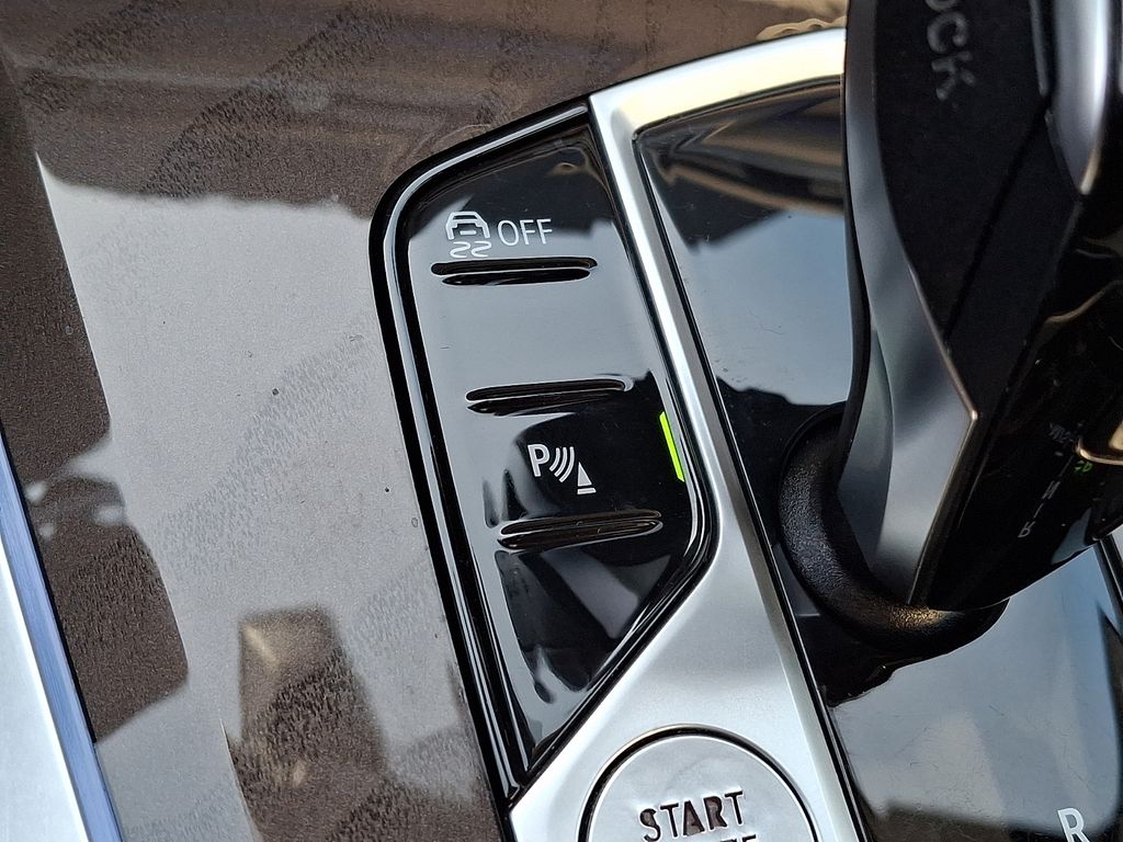 Thumbnail: 2022 BMW X5 - 21