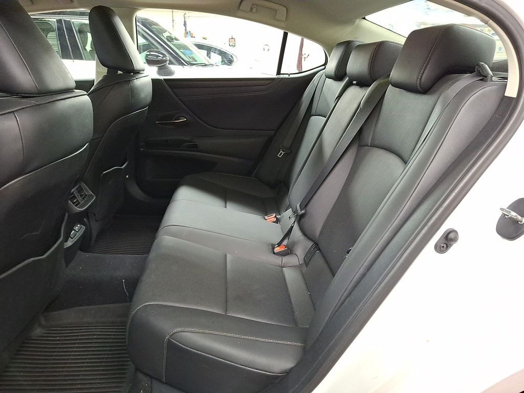 Thumbnail: 2024 Lexus ES - 9