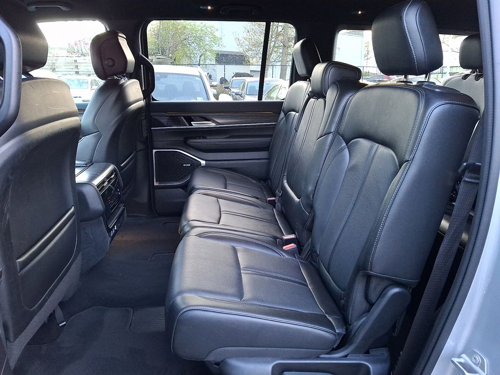 Thumbnail: 2024 Jeep Wagoneer - 8