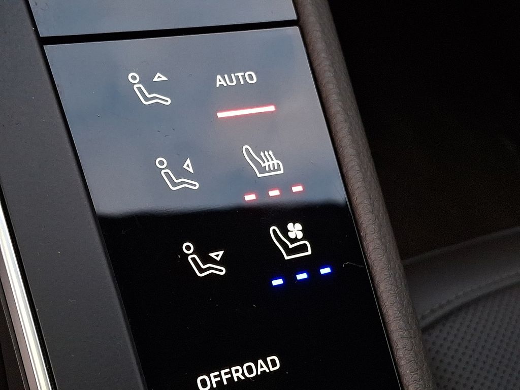 Thumbnail: 2022 Porsche Macan - 20