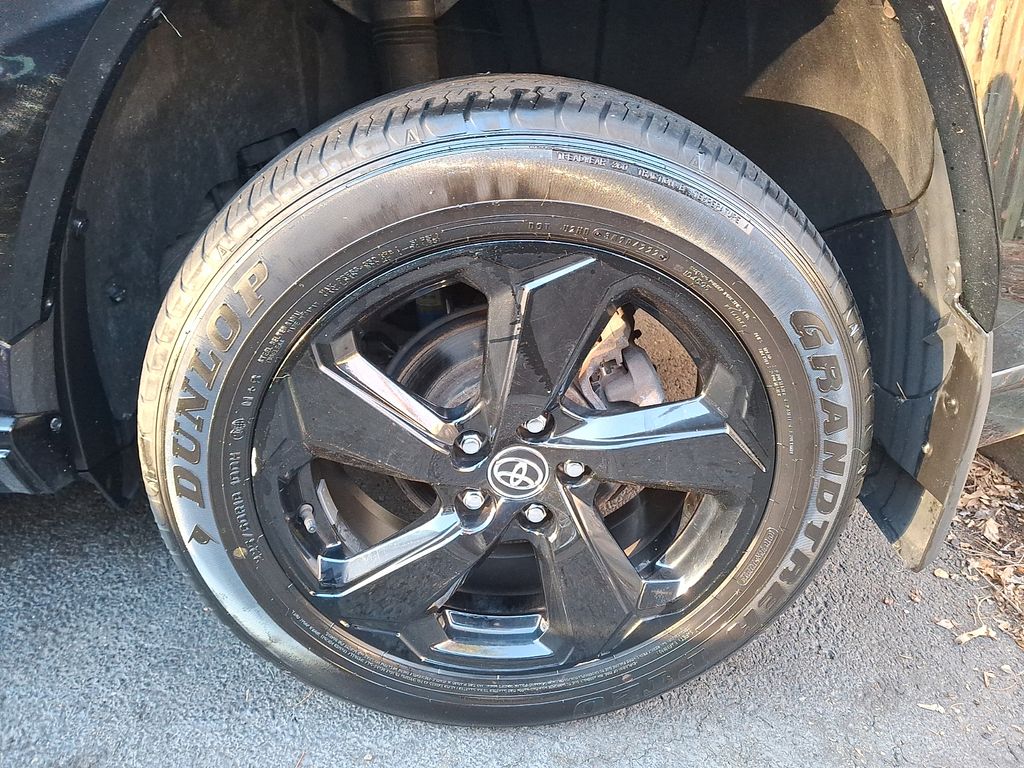 Thumbnail: 2020 Toyota RAV4 - 6