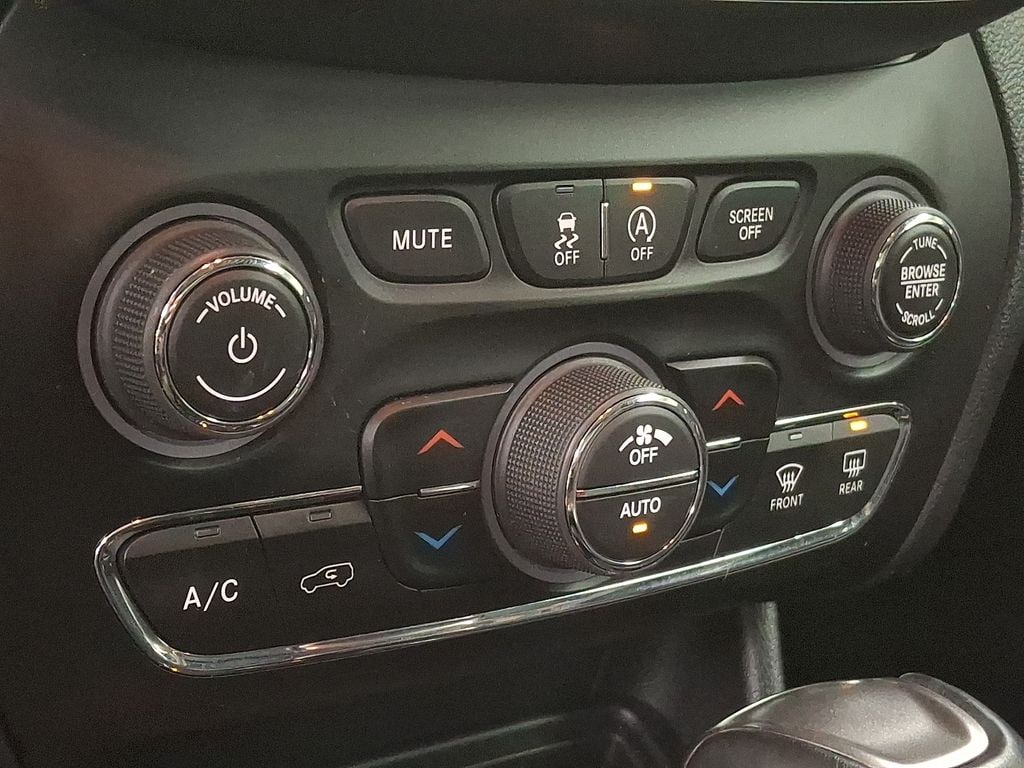 Thumbnail: 2022 Jeep Cherokee - 13