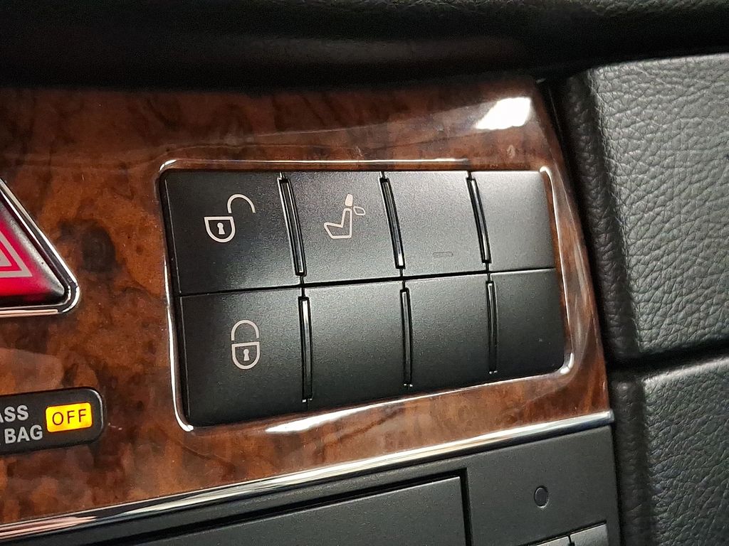 Thumbnail: 2008 Mercedes-Benz CLK - 21