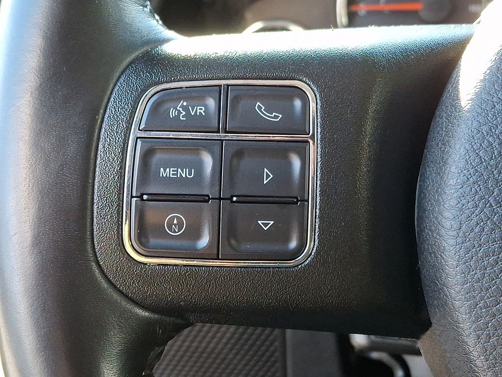 Thumbnail: 2016 Jeep Wrangler - 16