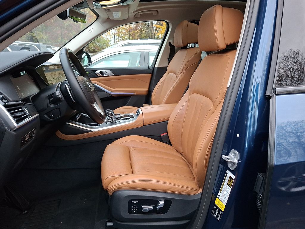 Thumbnail: 2021 BMW X7 - 10