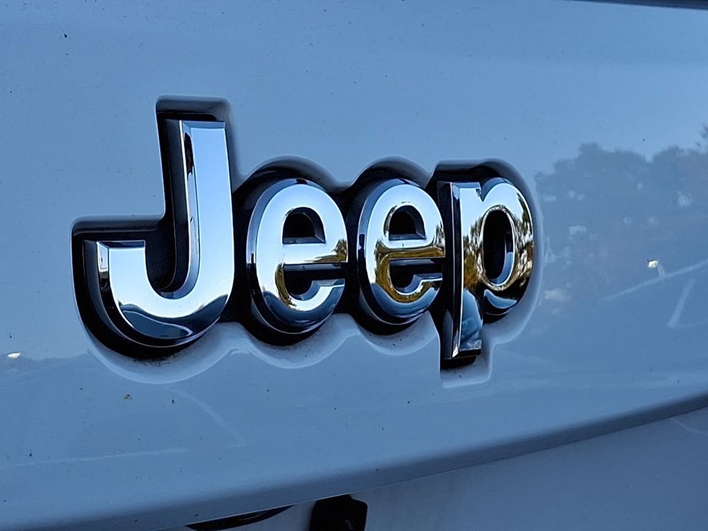 Thumbnail: 2017 Jeep Grand Cherokee - 30