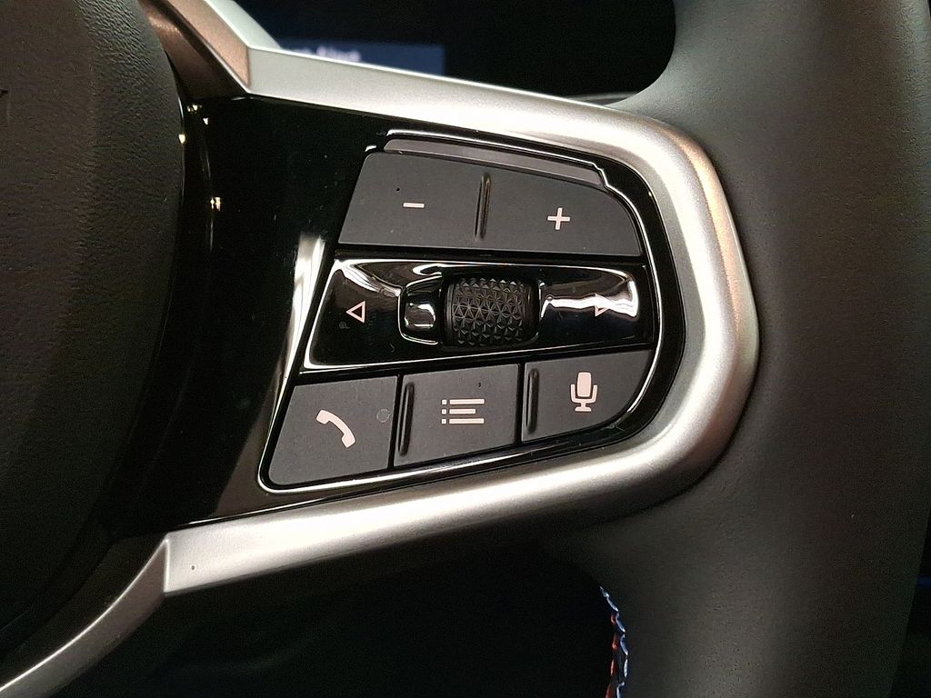 Thumbnail: 2025 BMW i4 - 18