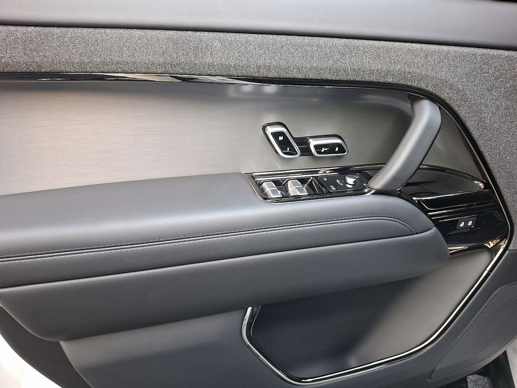 Thumbnail: 2023 Land Rover Range Rover Sport - 8