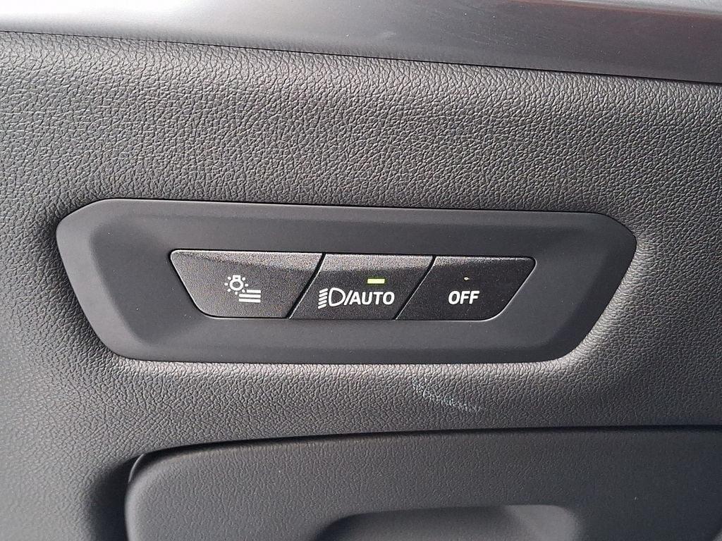 Thumbnail: 2025 BMW X6 - 24