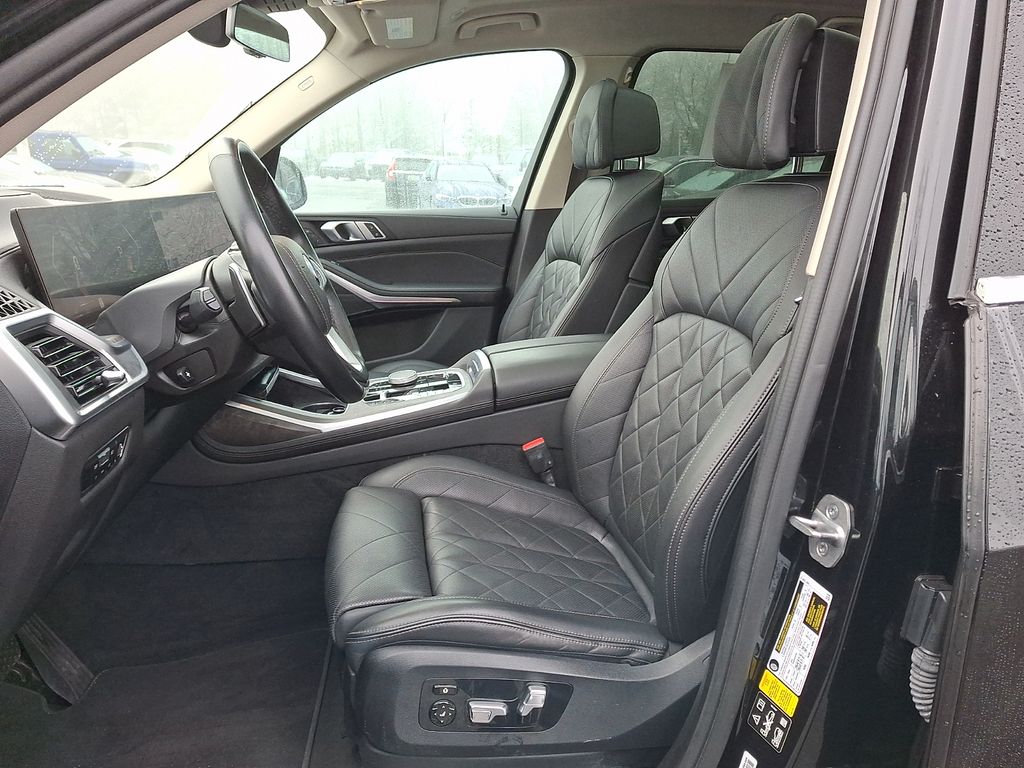 Thumbnail: 2023 BMW X7 - 10