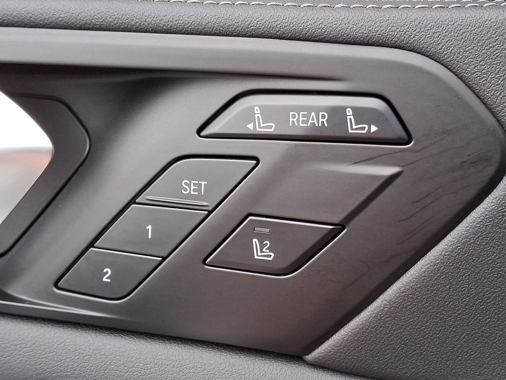 Thumbnail: 2024 BMW X7 - 25