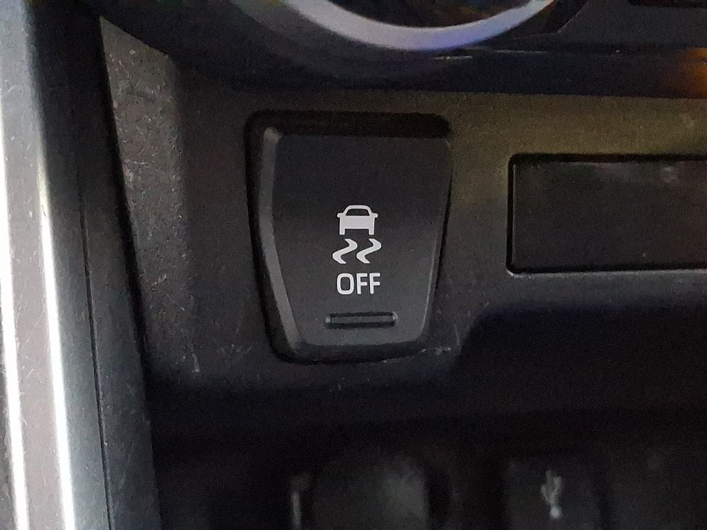 Thumbnail: 2020 Toyota RAV4 - 21