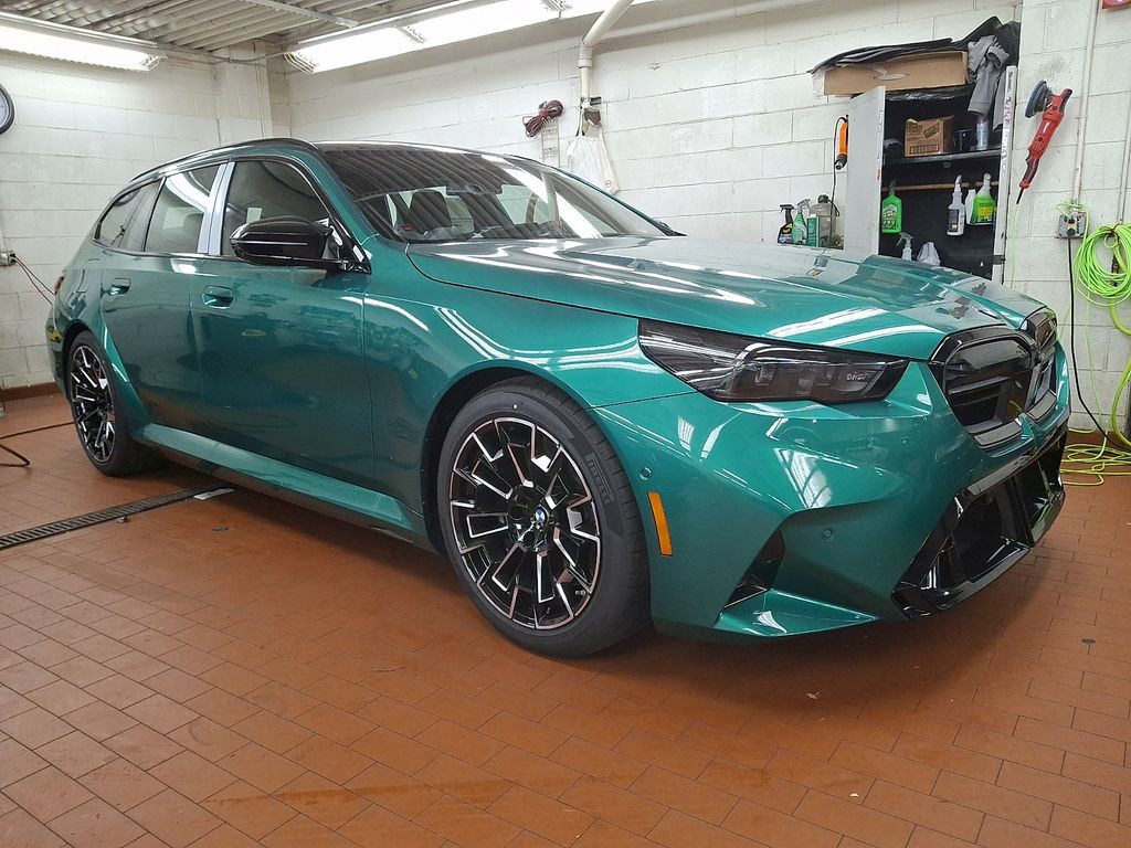 Thumbnail: 2026 BMW M5 - 3