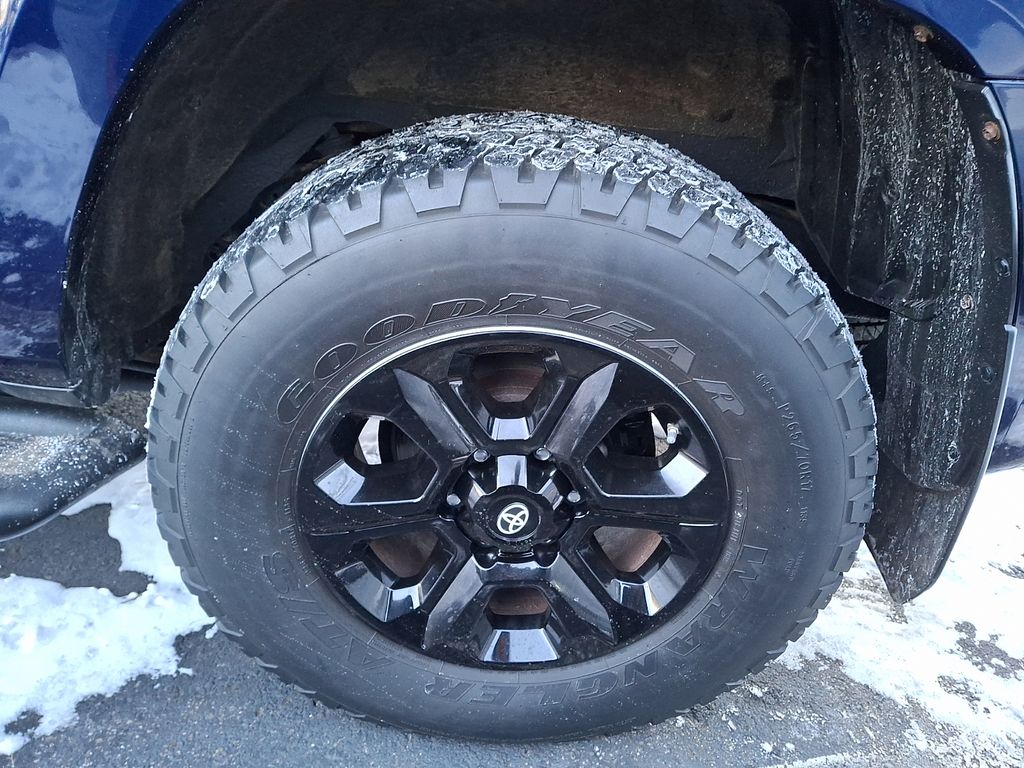 Thumbnail: 2017 Toyota 4Runner - 6