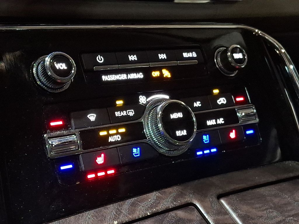 Thumbnail: 2022 Lincoln Navigator - 11