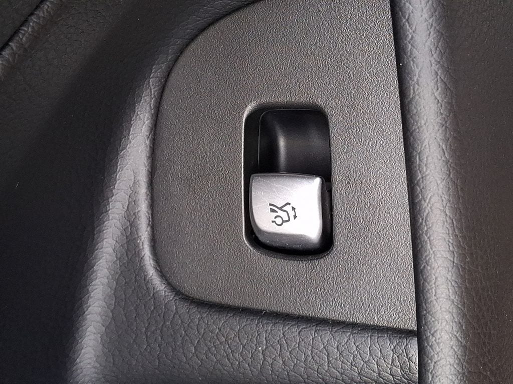 Thumbnail: 2022 Mercedes-Benz E-Class - 23