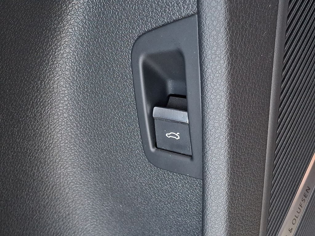 Thumbnail: 2023 Audi SQ7 - 25