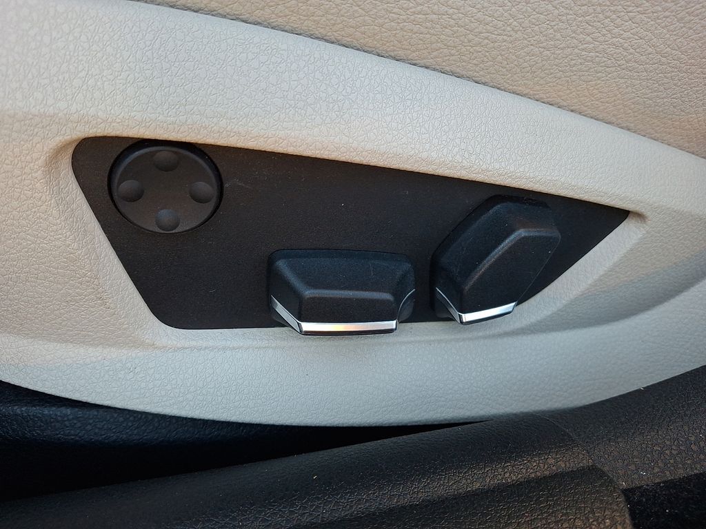 Thumbnail: 2011 BMW 5 Series - 10