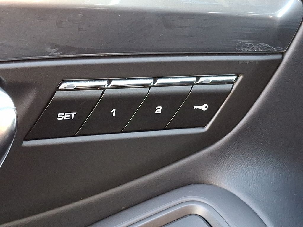 Thumbnail: 2015 Porsche 911 - 27